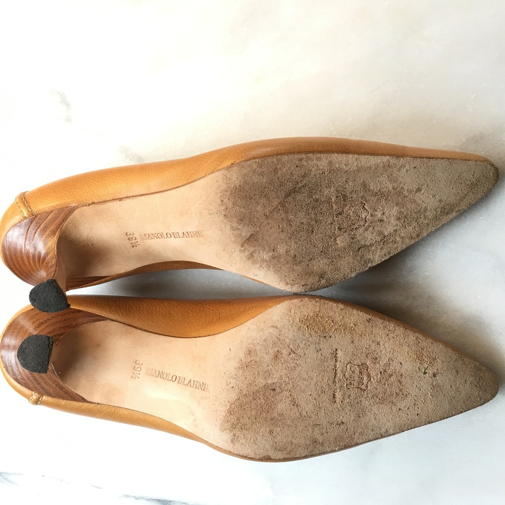 Manolo Blahnik Stacked Kitten Heel Pump Caramel - Picture 7 of 8